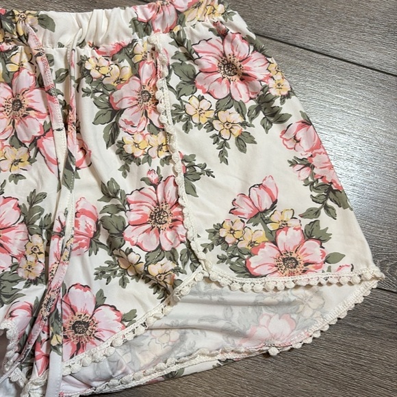 Ardene floral light weight shorts - Picture 3 of 7